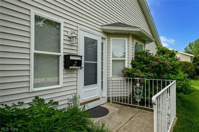 3117 Dorchester Court, Akron, OH - Photo 4