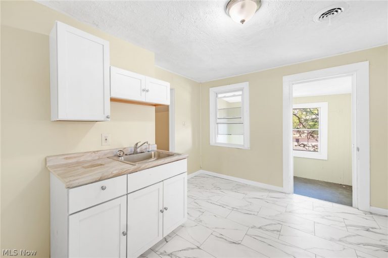 3020 47th Street, Cleveland, OH - Photo 3