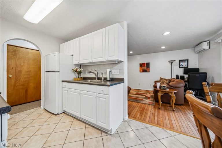 1408 Golden Gate Boulevard #203, Mayfield Heights, OH - Photo 5