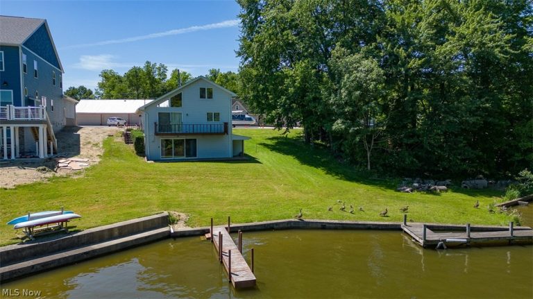 654 Pine Drive, Lake Milton, OH - Photo 3