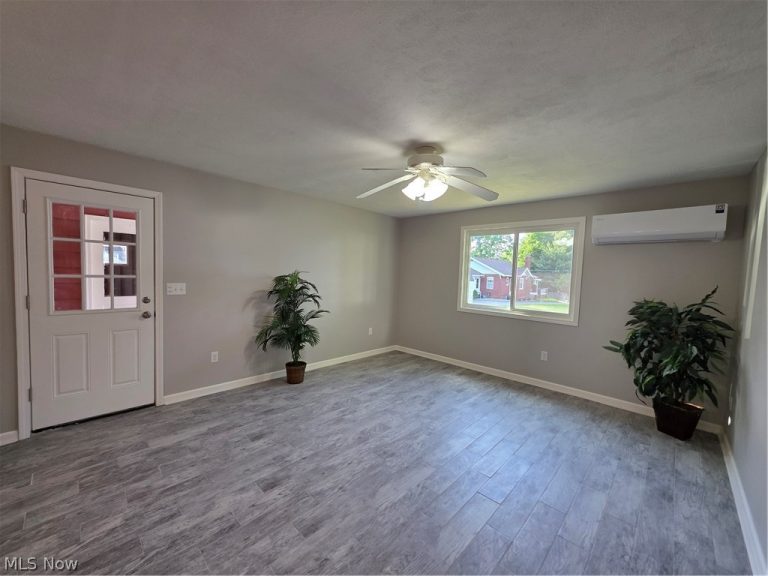 446 Middle Street, Columbiana, OH - Photo 8