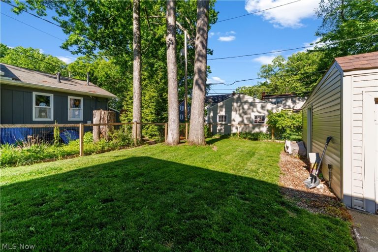560 Elmwood Road, Bay Village, OH - Photo 5