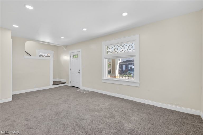 4402 Riverside Avenue, Cleveland, OH - Photo 2