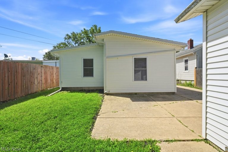 176 Clinton Avenue, Elyria, OH - Photo 6