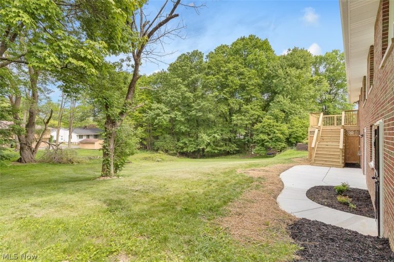 2429 Thurmont Road, Akron, OH - Photo 2