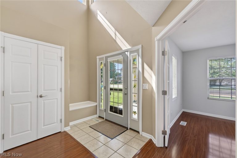 312 Lake Breeze Cove, Eastlake, OH - Photo 5