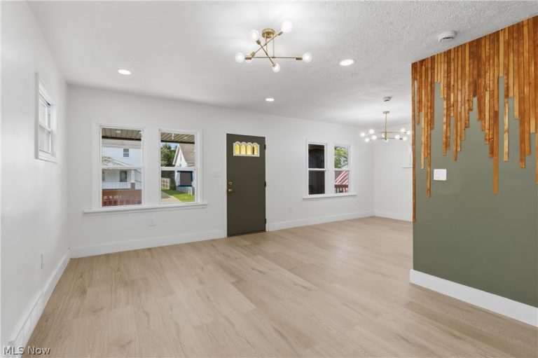 18815 Arrowhead Avenue, Cleveland, OH - Photo 3