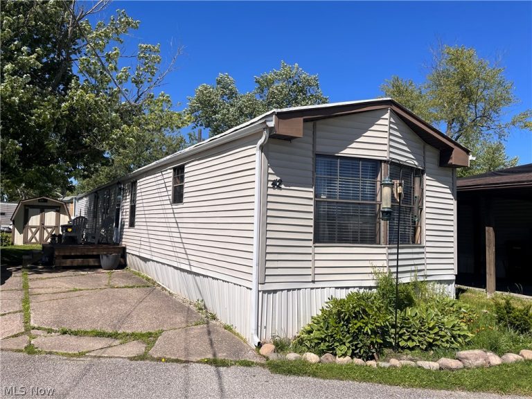 12860 Mayfield Road #42, Chardon, OH, 44024