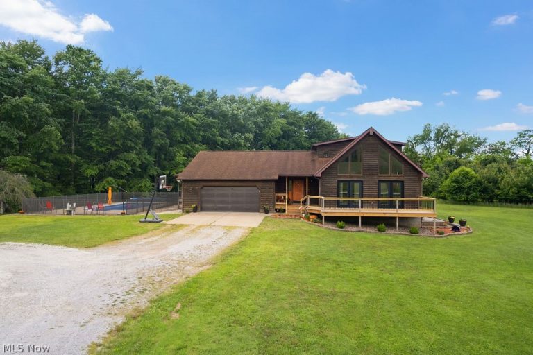 201 Country Lane, Walker, WV - Photo 2