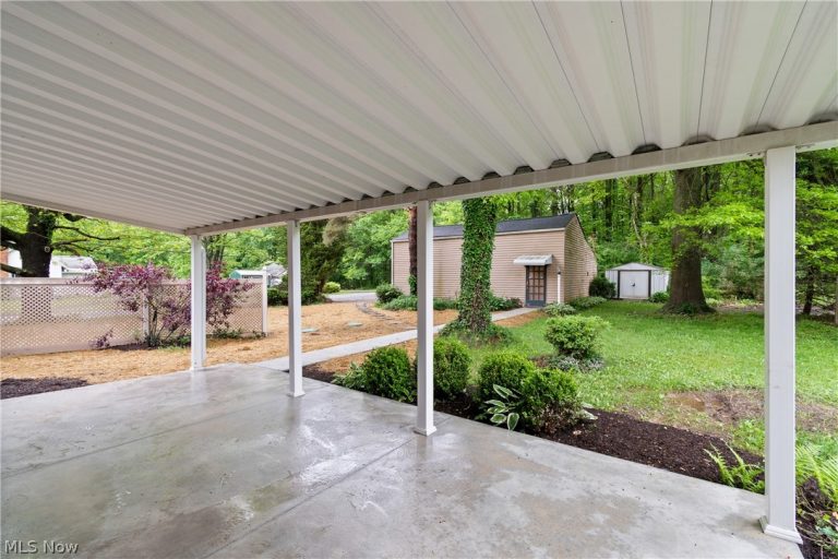 13222 Atwater Avenue, Alliance, OH - Photo 8