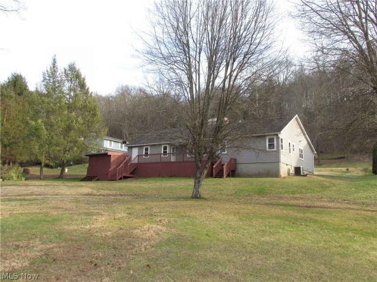 33 Mound Manor, St Marys, WV - Photo 3