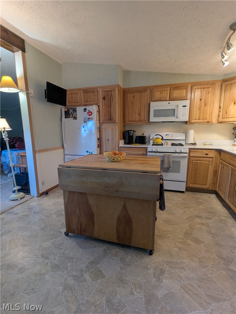 18395 Leatherwood Road, Salesville, OH - Photo 8