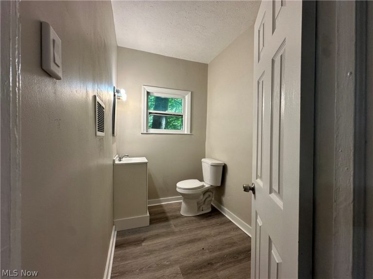 493 Bacon Avenue, Akron, OH - Photo 3
