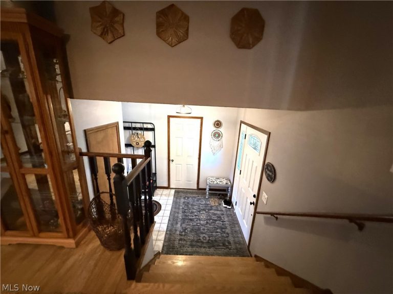 13981 Indian Creek Drive, Middleburg Heights, OH - Photo 8