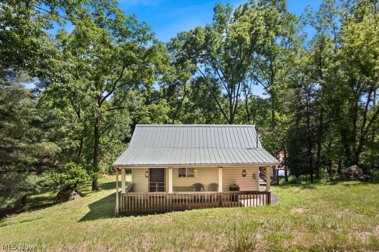 227 Exline Camp Road, Elizabeth, WV, 26143