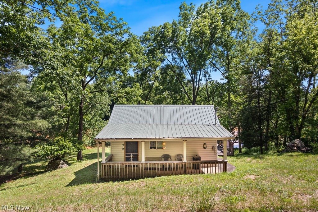 227 Exline Camp Road, Elizabeth, WV