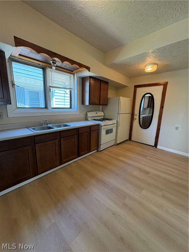 565 Brown Street, Akron, OH - Photo 3