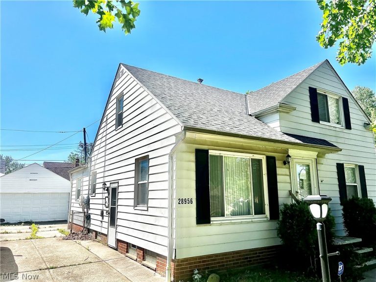 28956 Weber Avenue, Wickliffe, OH - Photo 2