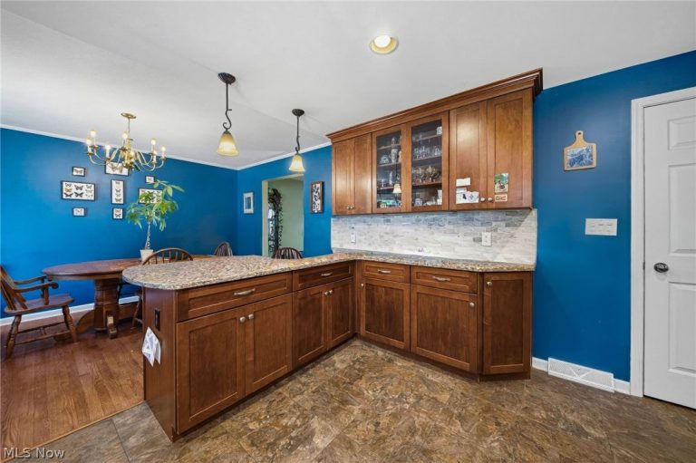 2103 David Avenue, Parma, OH - Photo 6