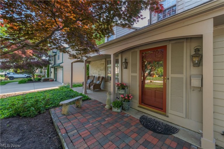 377 Lake Park Drive, Bay Village, OH - Photo 4