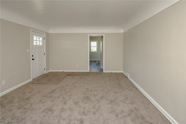 17 Richview Avenue, Youngstown, OH - Photo 3