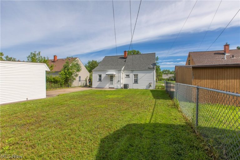 26890 Drakefield Avenue, Euclid, OH - Photo 4