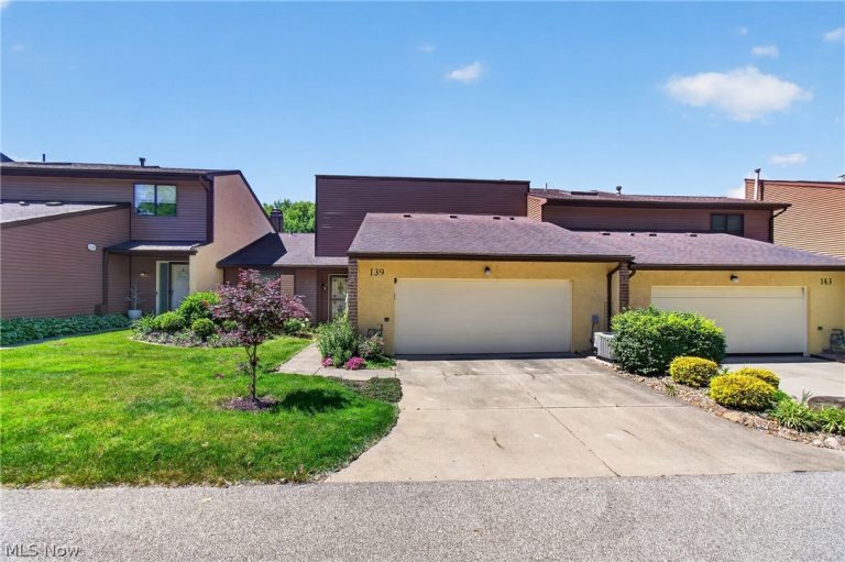 139 Mulberry Lane, Munroe Falls, OH - Photo 2