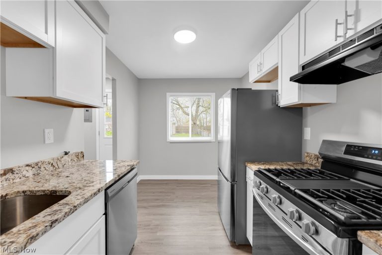 12804 Kirton Avenue, Cleveland, OH - Photo 8