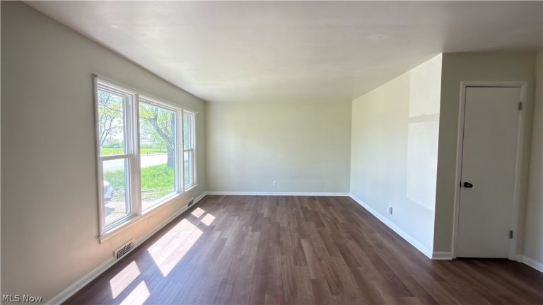 17115 Harvard Avenue, Cleveland, OH - Photo 2