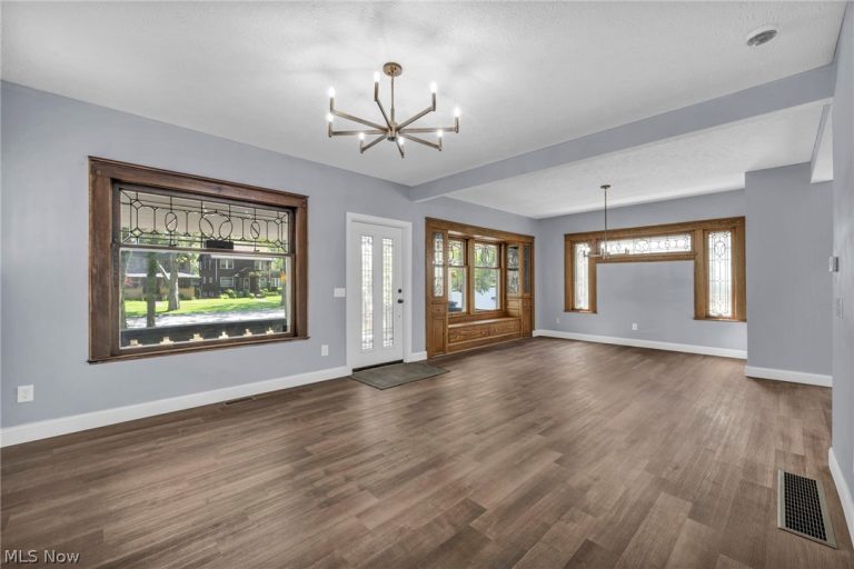 2172 West Boulevard, Cleveland, OH - Photo 8