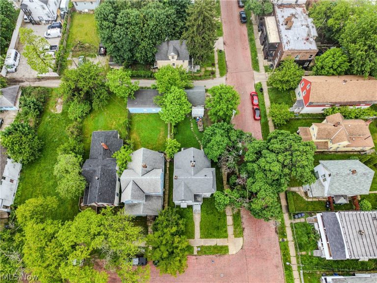 2102 96th Street, Cleveland, OH - Photo 3
