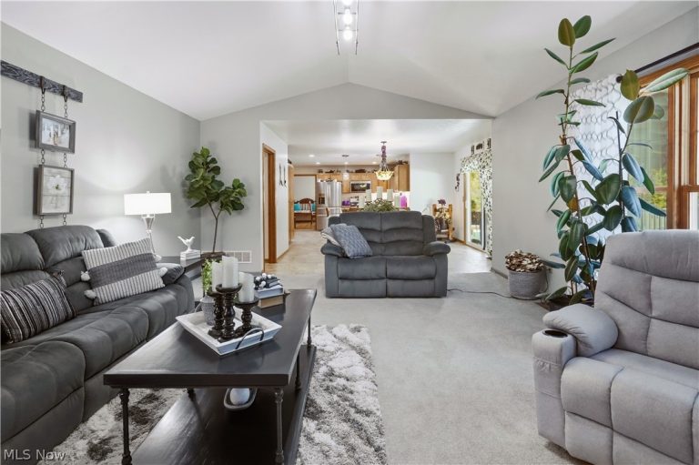 1034 Abby Lane, Willard, OH - Photo 3