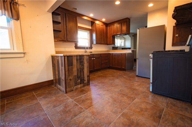 1564 Cascade, Youngstown, OH - Photo 3
