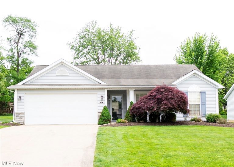 316 Brookpoint Street, North Canton, OH, 44720