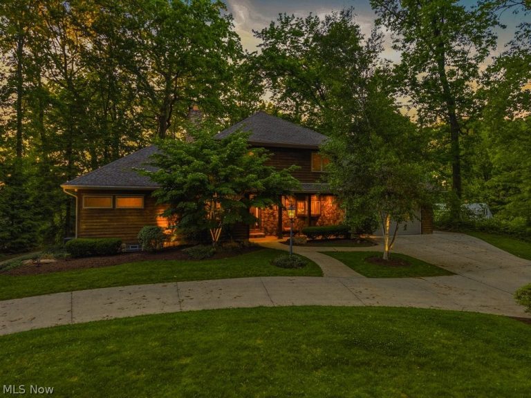 881 Gaylord Grove Road, Cuyahoga Falls, OH, 44221