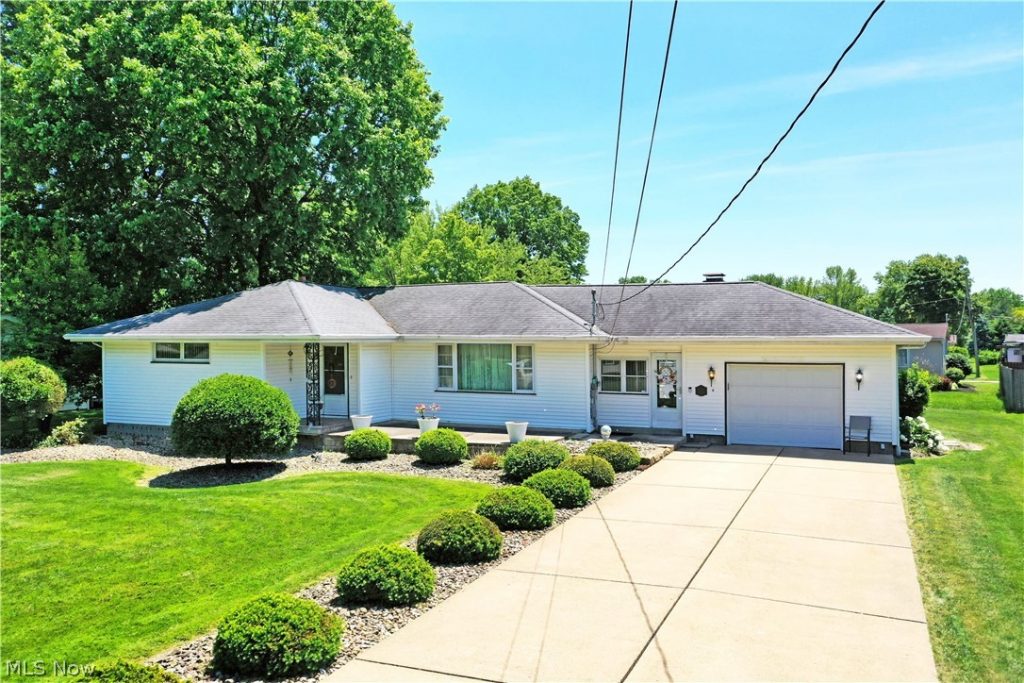 26 Potomac Avenue, Niles, OH