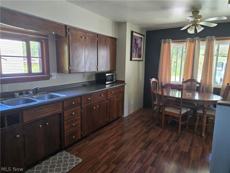 201 Ridgewood Drive, Amsterdam, OH - Photo 6
