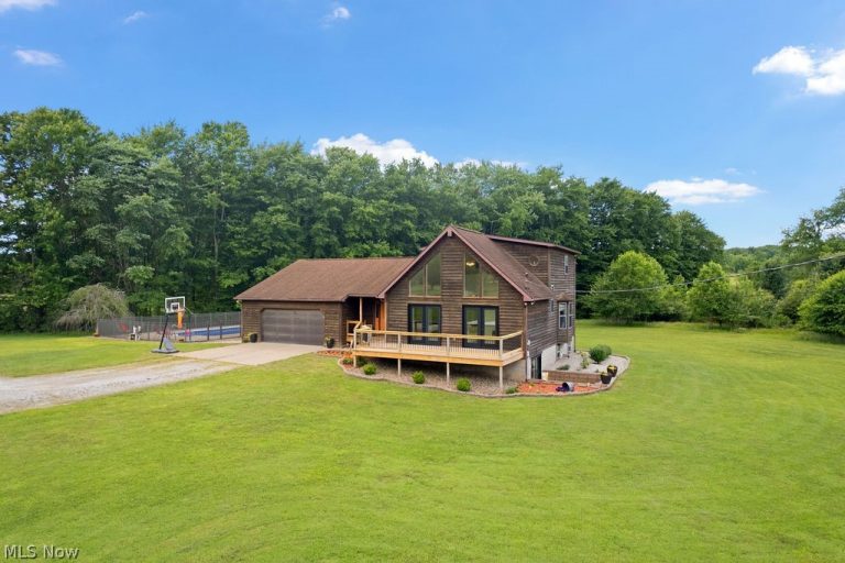 201 Country Lane, Walker, WV, 26180