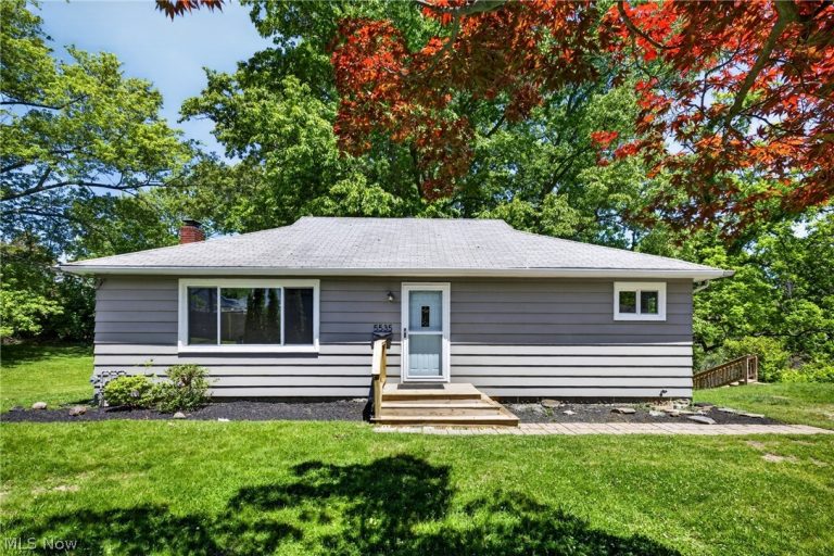 5535 Chestnut Street, Mentor on the Lake, OH - Photo 2