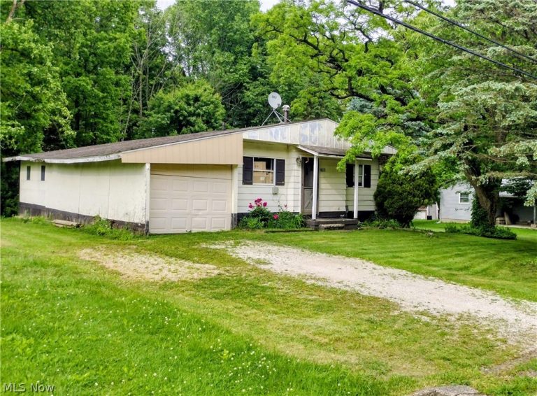 2399 Bonna Drive, Uniontown, OH - Photo 2
