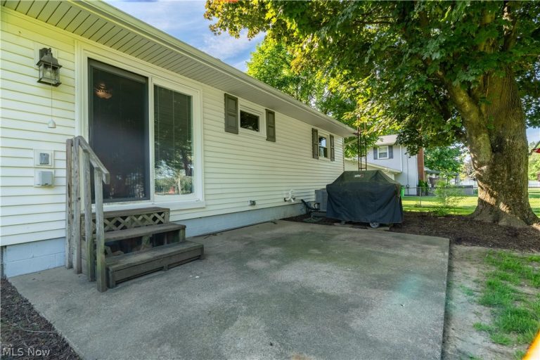 7505 Ivydale Avenue, North Canton, OH - Photo 4