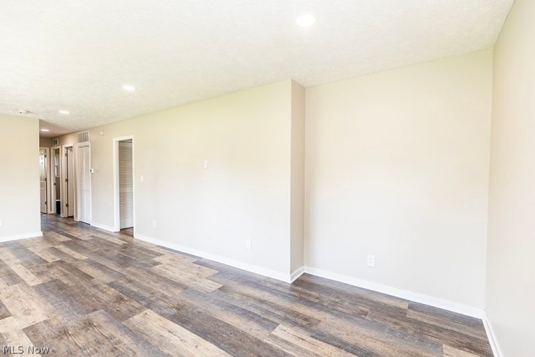 133 Coronado Court, Elyria, OH - Photo 6