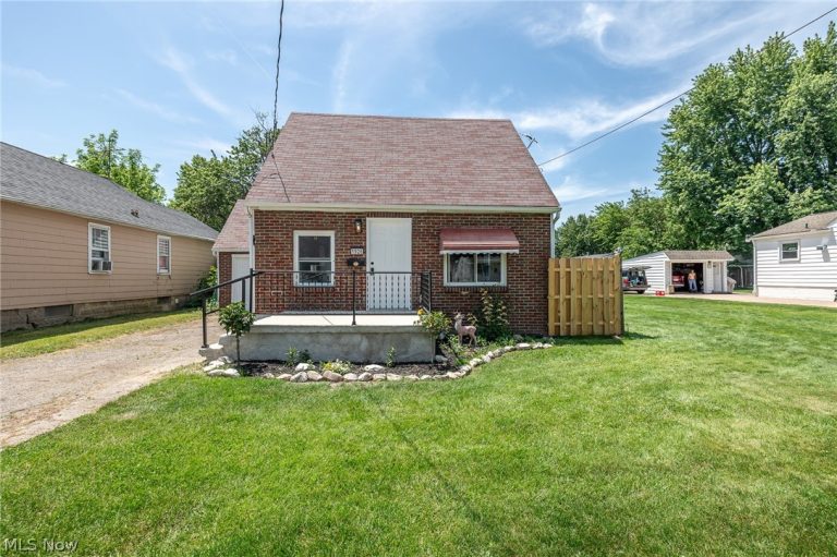 1926 Nichols Avenue, Lorain, OH - Photo 2