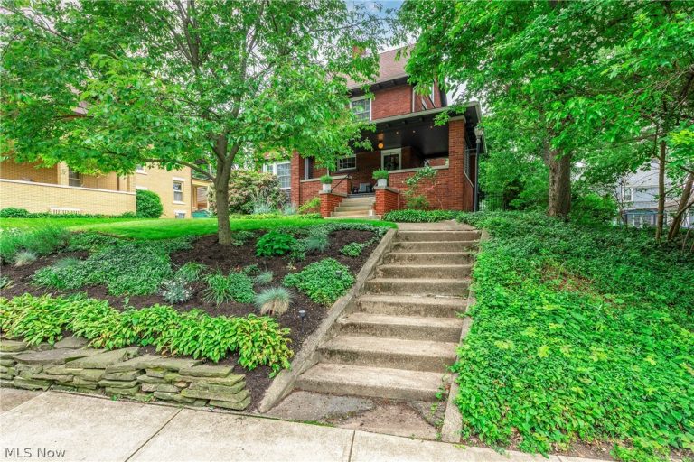 1450 Waterbury Road, Lakewood, OH - Photo 2