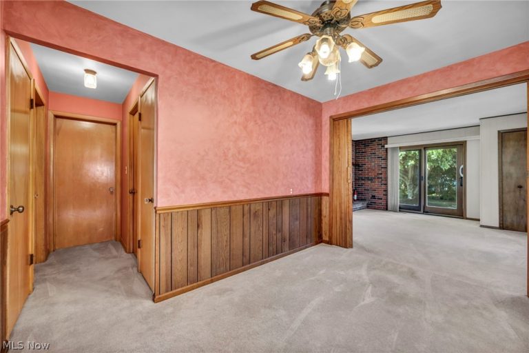 2218 Larchmont Drive, Wickliffe, OH - Photo 8