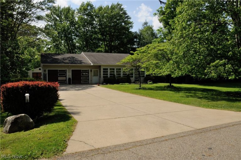 1565 Duffus Road, Howland, OH - Photo 2