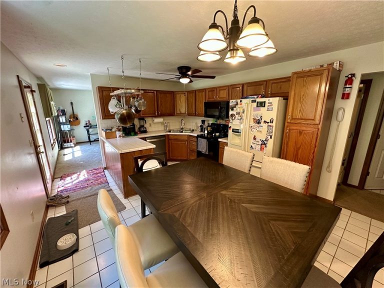 16492 Sunwood Oval, Strongsville, OH - Photo 8