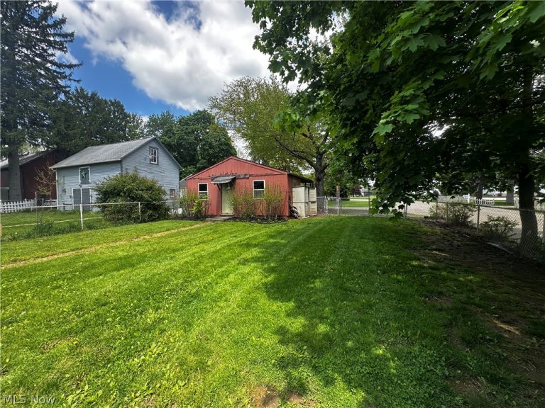 3771 Edison Street, Uniontown, OH - Photo 4