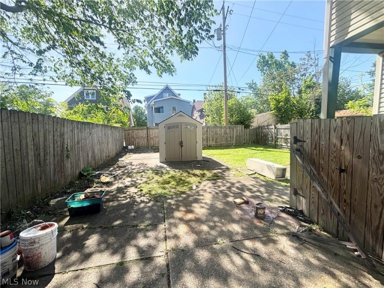 1538 Eddington Road, East Cleveland, OH - Photo 4