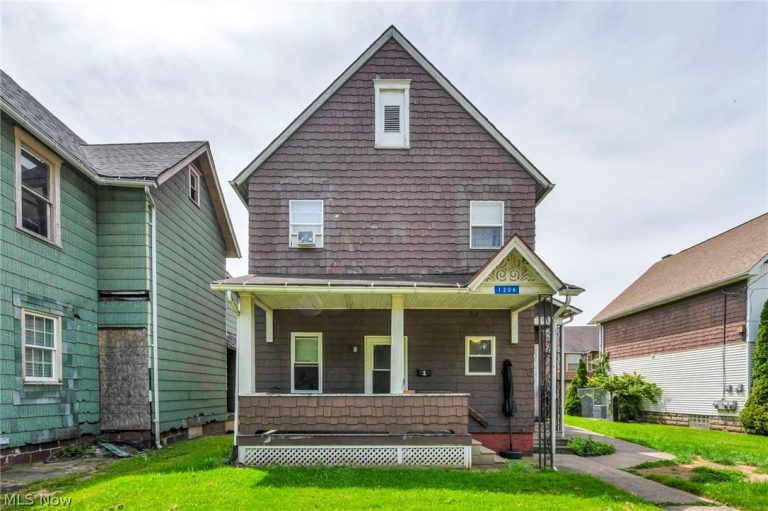 1206 Lawrence Road, Canton, OH, 44705